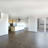 Wohnzimmer_mit_Küche_von_Terasse